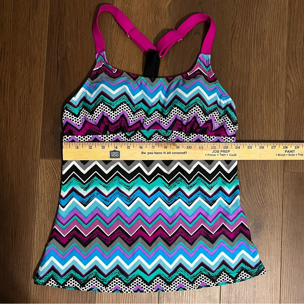 NWOT tankini top Medium Adjustable straps Colorful geo pattern